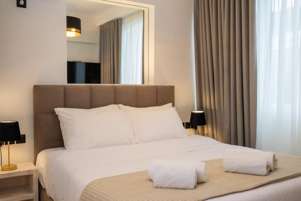 Dema Luxury Suites - Perikleous E6 Athena Bagian luar foto
