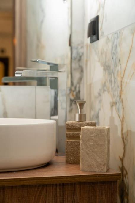 Dema Luxury Suites - Perikleous E6 Athena Bagian luar foto