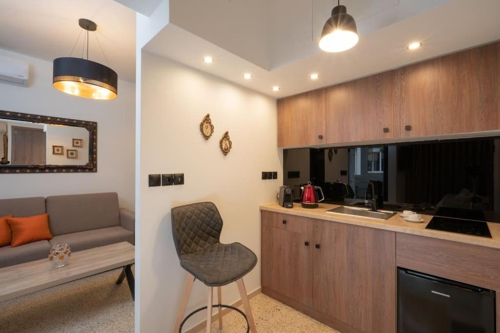 Dema Luxury Suites - Perikleous E6 Athena Bagian luar foto